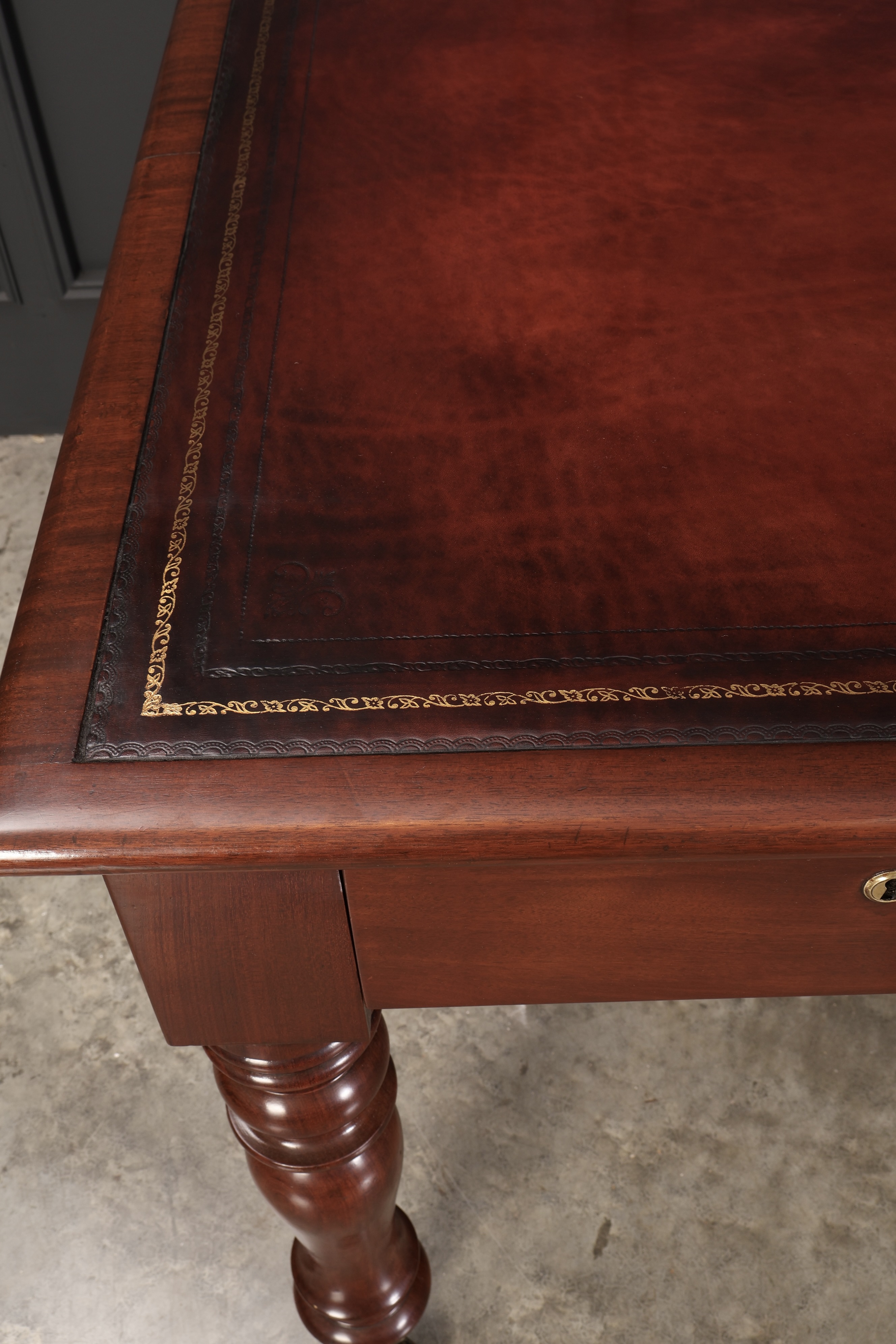 Large Early Victorian Mahogany & Leather Partners Writing Table - Image 6